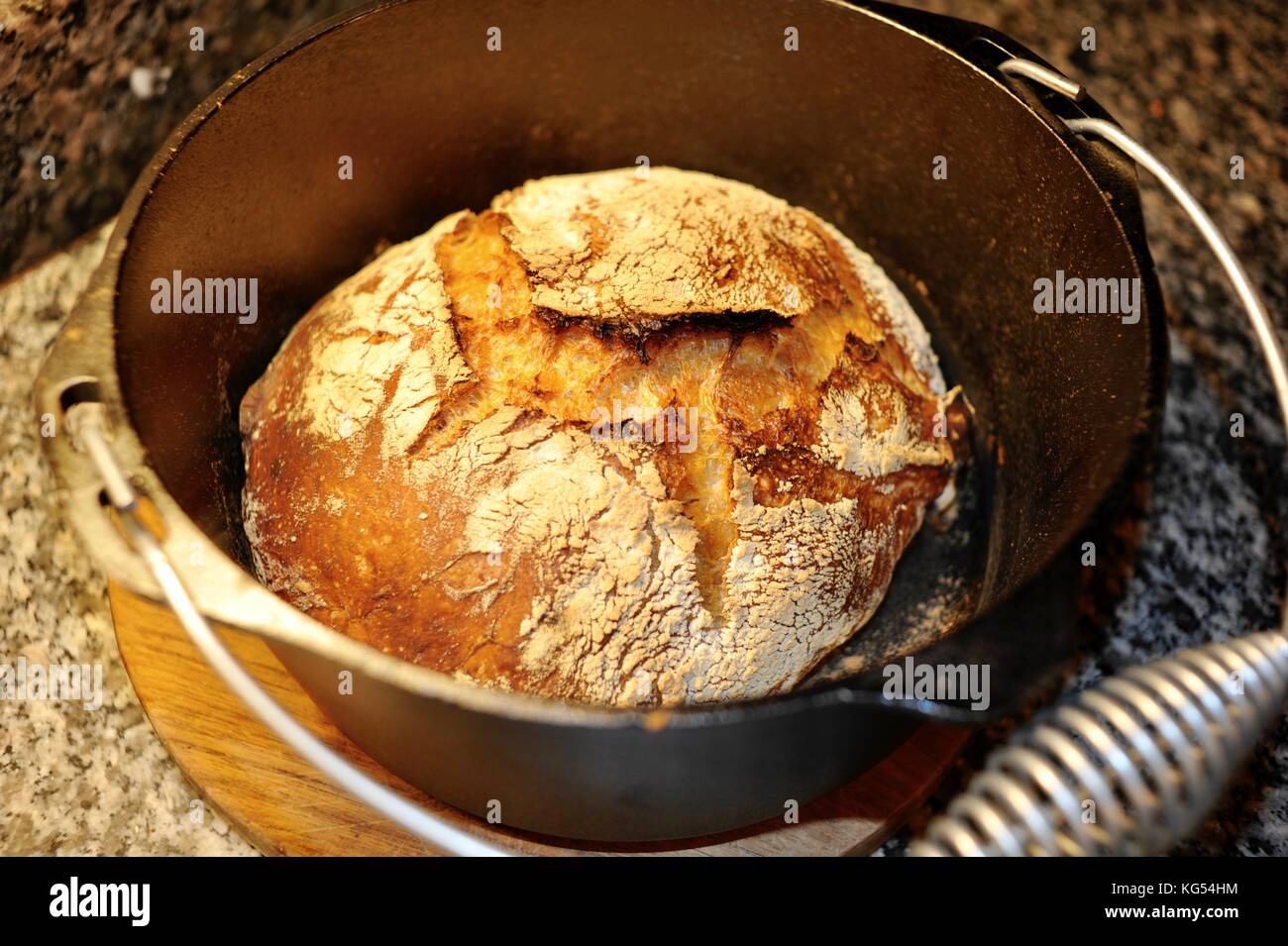https://c8.alamy.com/comp/KG54HM/fresh-crusty-loaf-of-artisanal-homemade-bread-baked-in-a-lodge-dutch-KG54HM.jpg