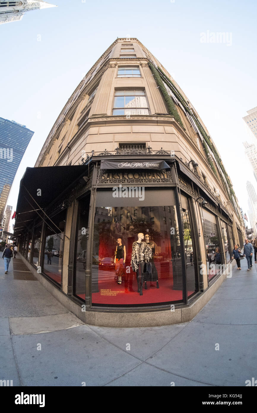 Saks Fifth Avenue in Manhattan, New York City, USA Stock Photo - Alamy