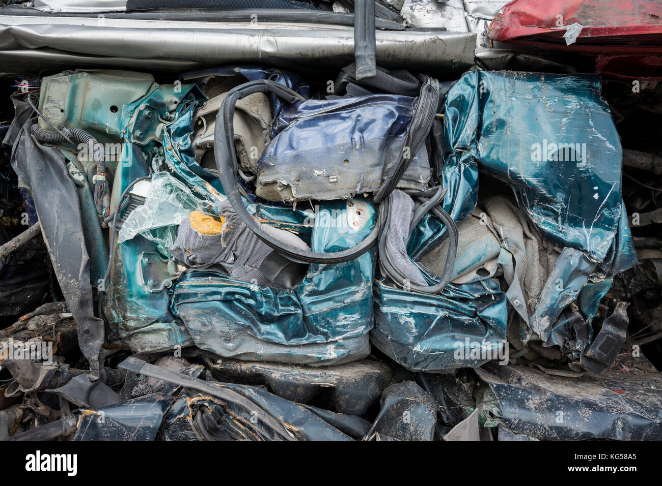 Stacked cars in junkyard hi-res stock photography and images - Alamy