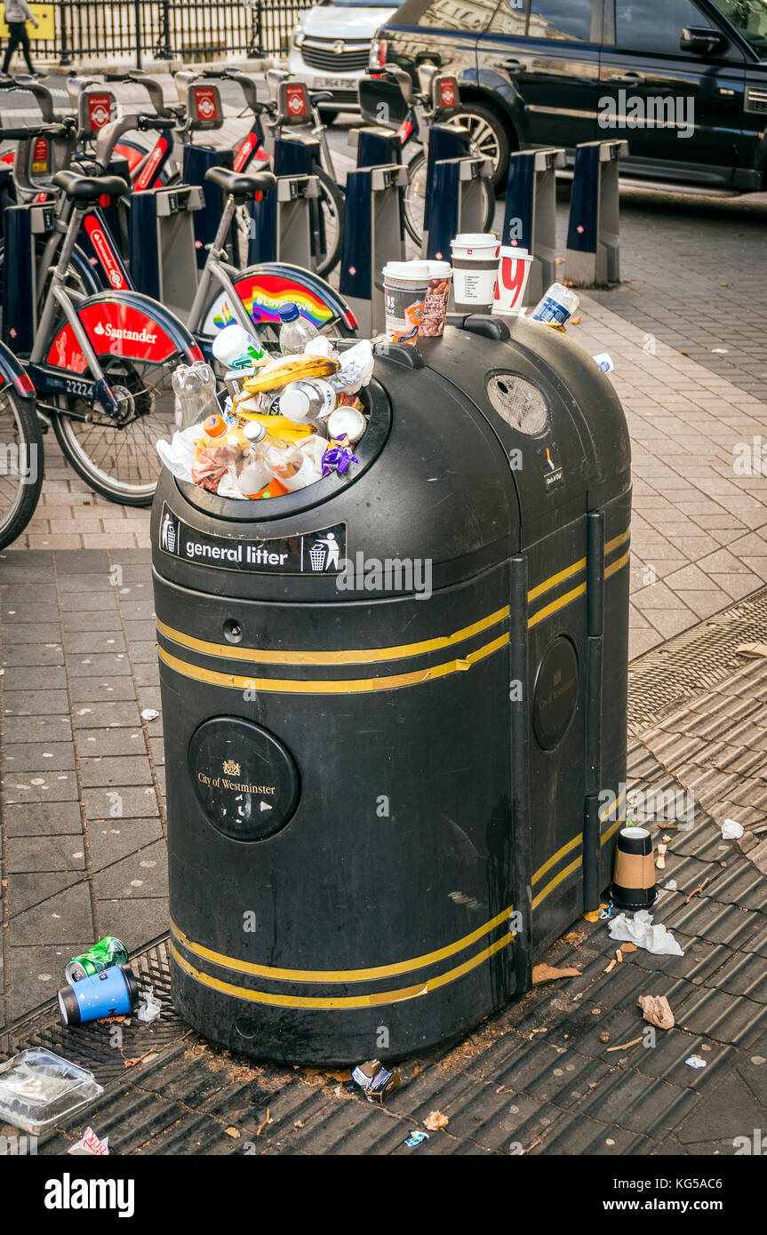 Overflowing litter bin in Kensington, London, UK Stock Photo