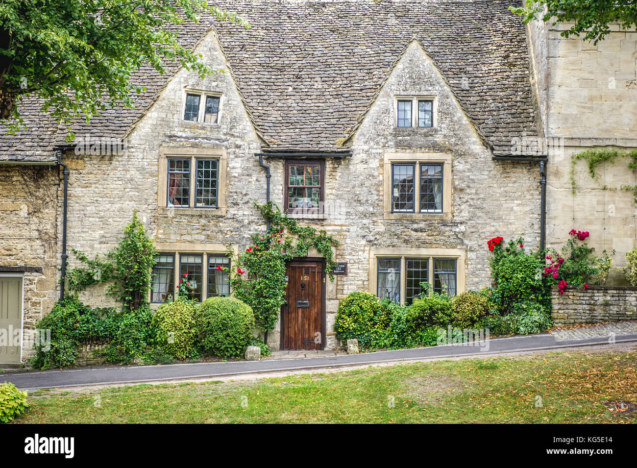 Stone built cottage in the Cotswolds, Gloucestershire, UK Stock Photo