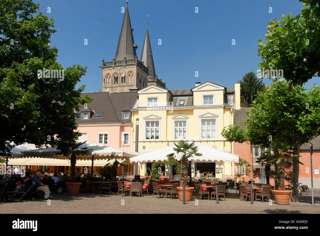 Xanten Cathedral and marketplace, Xanten, the Lower Rhine, North Rhine-Westphalia, Germany, Europe Stock Photo