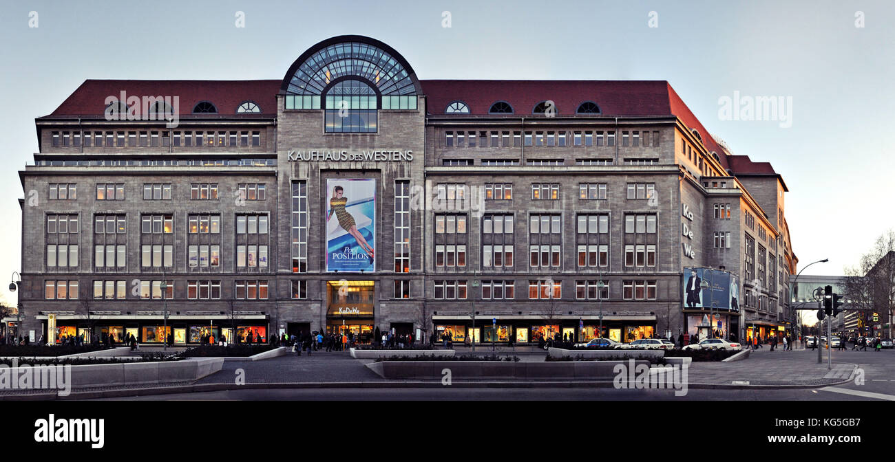 Berlin, Charlottenburg, KaDeWe (Kaufhaus des Westens) departement store in Tauentzienstrasse at the Kudamm (street) in linear representation, Streetline multiperspective photography, Stock Photo