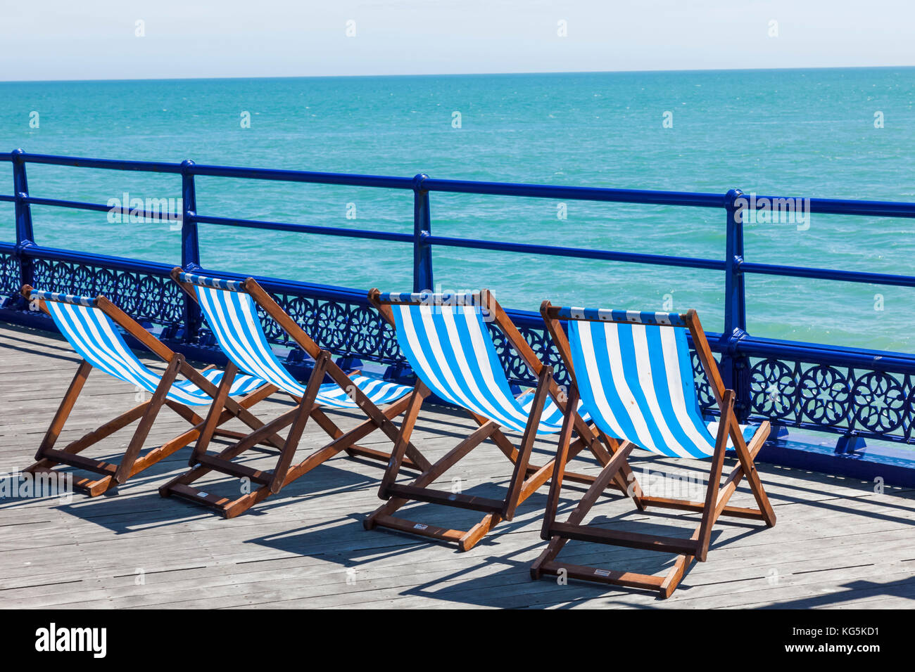 English deck chairs hi-res stock photography and images - Alamy