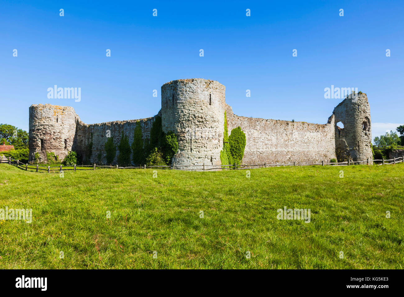 England, East Sussex, Pevensey, Pevensey Bay, Pevensey Castle Stock ...