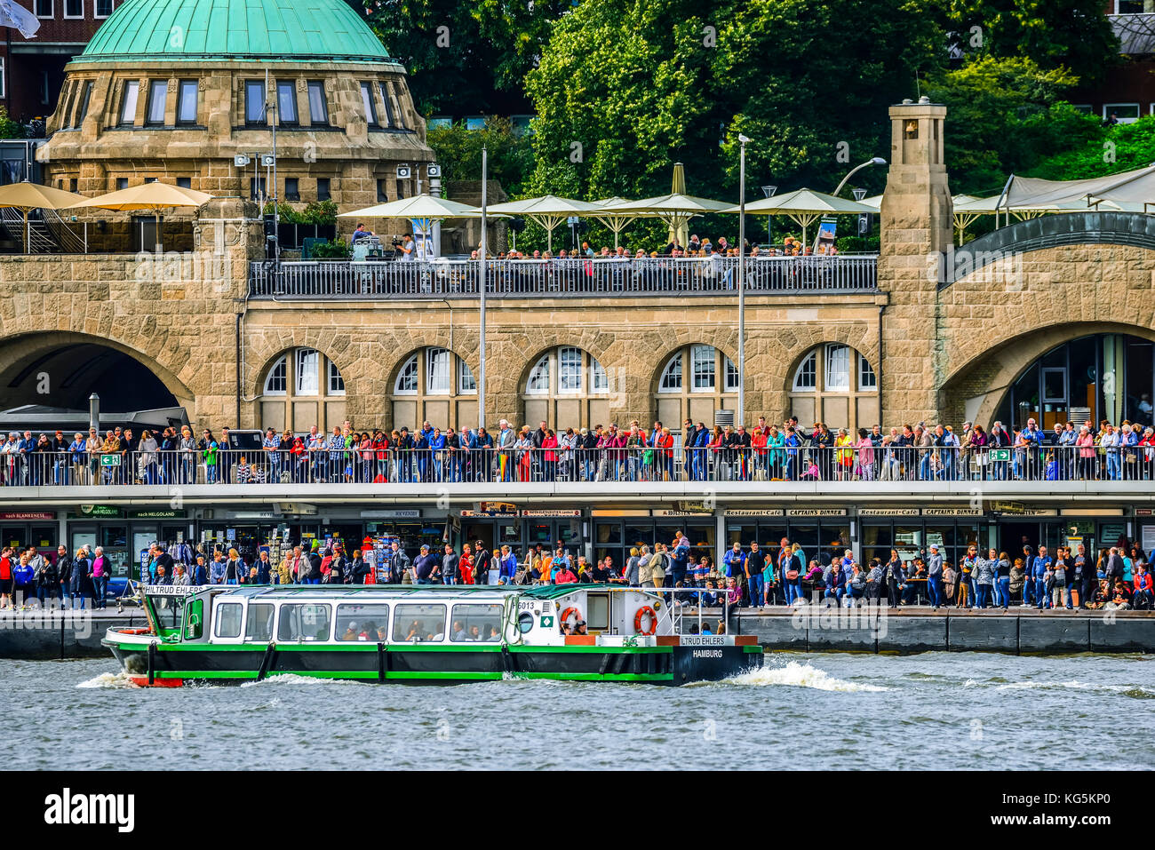 Germany, Hamburg, St. Pauli, Landungsbrücken (St. Pauli Piers), people, crowd, spectators Stock Photo