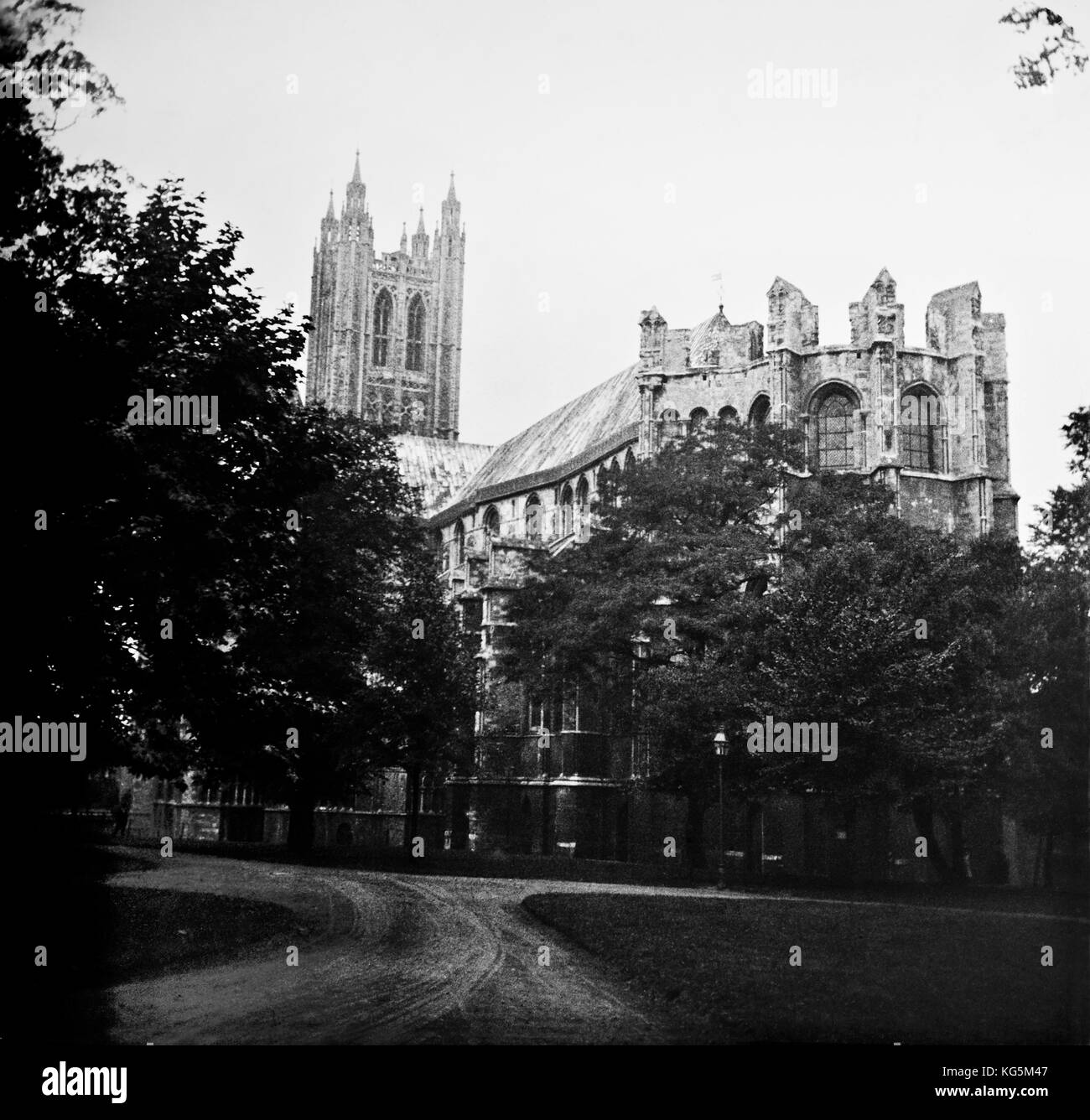 Kent Canterbury Cathedral is the oldest and most famous Christian structure in England.  Founded in 597 and completely rebuilt in 1070-77.  Houses shrine to Thomas Becket was the second of four Archbishops who were murdered 1170.  (photo 1900). Stock Photo