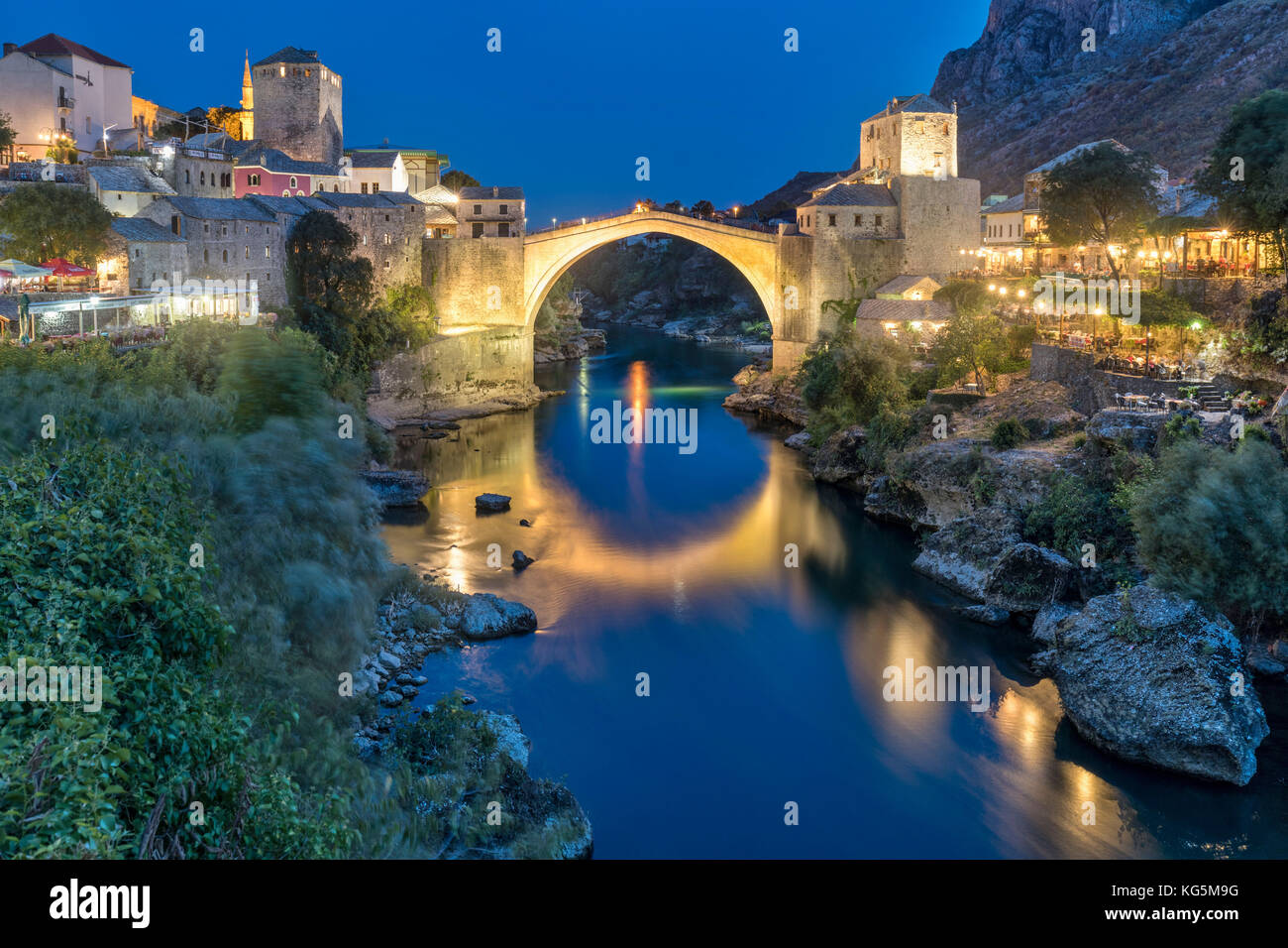 Old Bridge (Stari Most) and Neretva river at dusk, Mostar, Bosnia and Herzegovina Stock Photo
