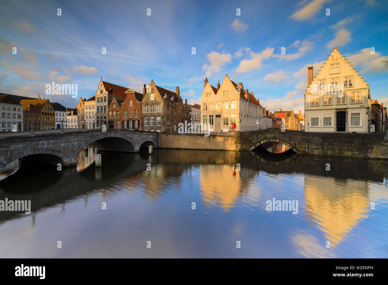 Bridges in brugge hi-res stock photography and images - Alamy