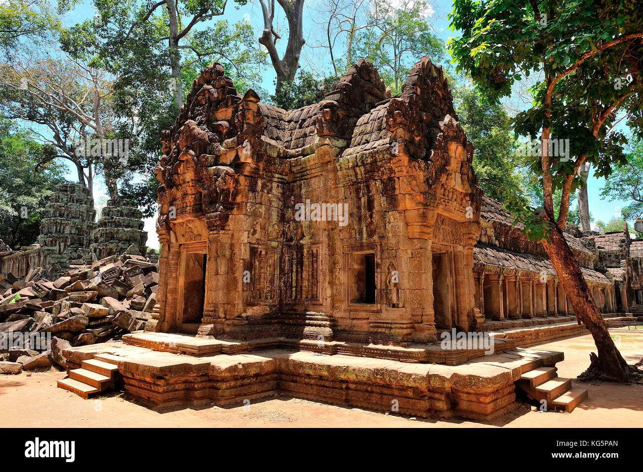 Ruins ta prohm cambodia hi res stock photography and images Alamy