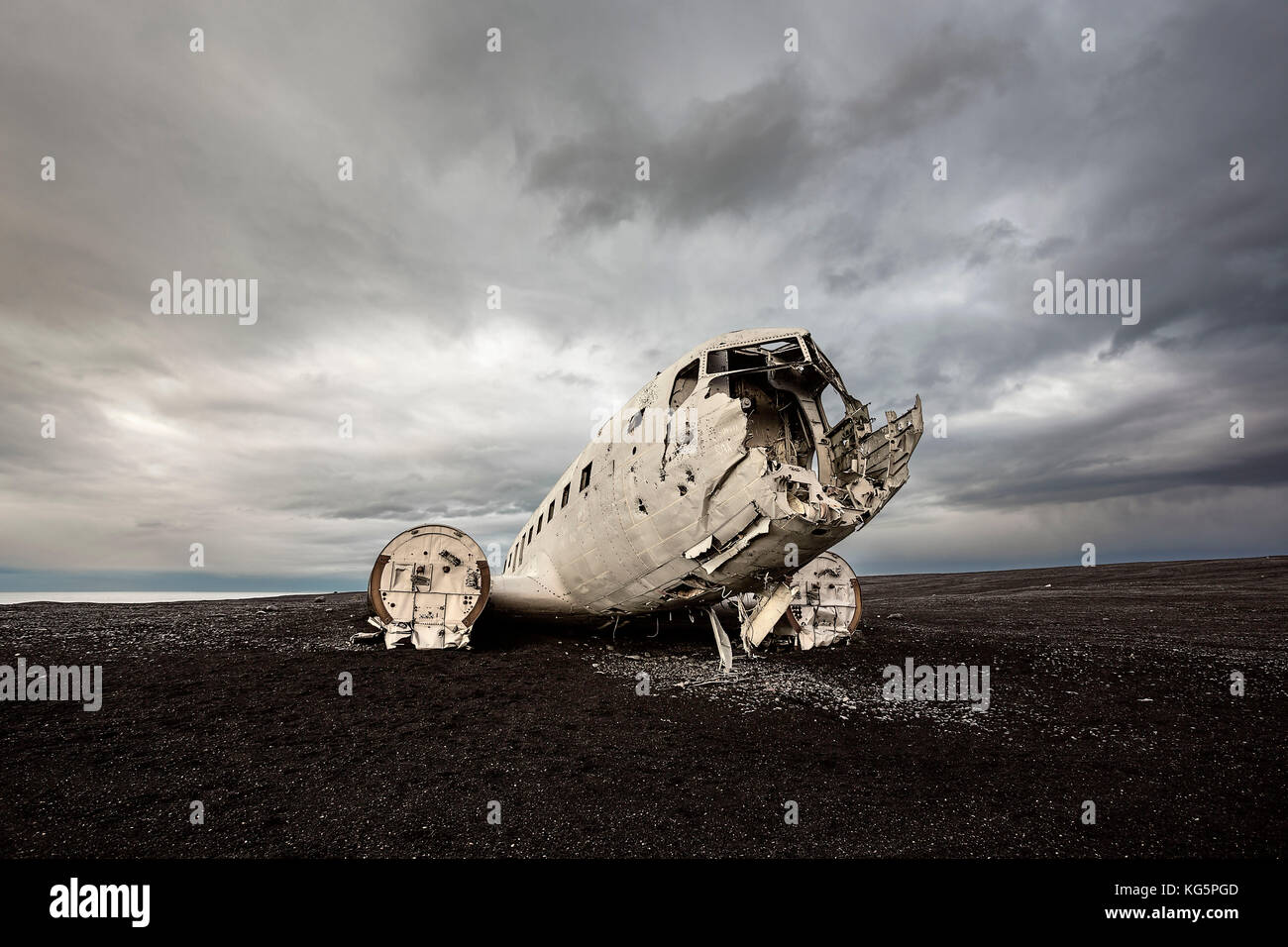 DC 3 abandoned on Black Beach, Vik I Myrdal, Iceland Stock Photo