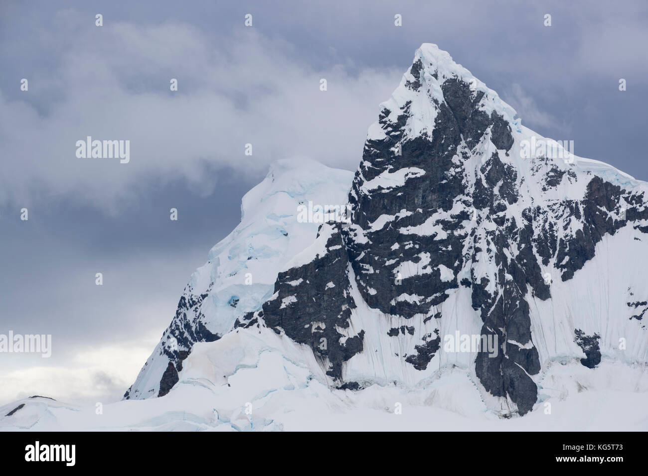 Snow covered mountains, Antarctic Peninsular Stock Photo