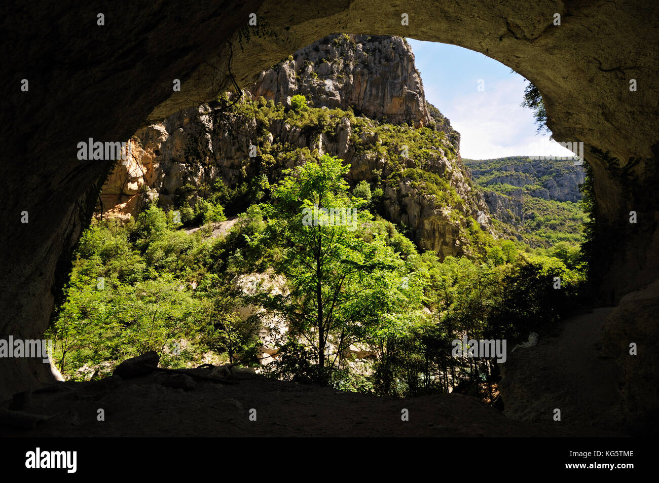 Cave along Imbut trail in the Verdon Gorge, France Stock Photo