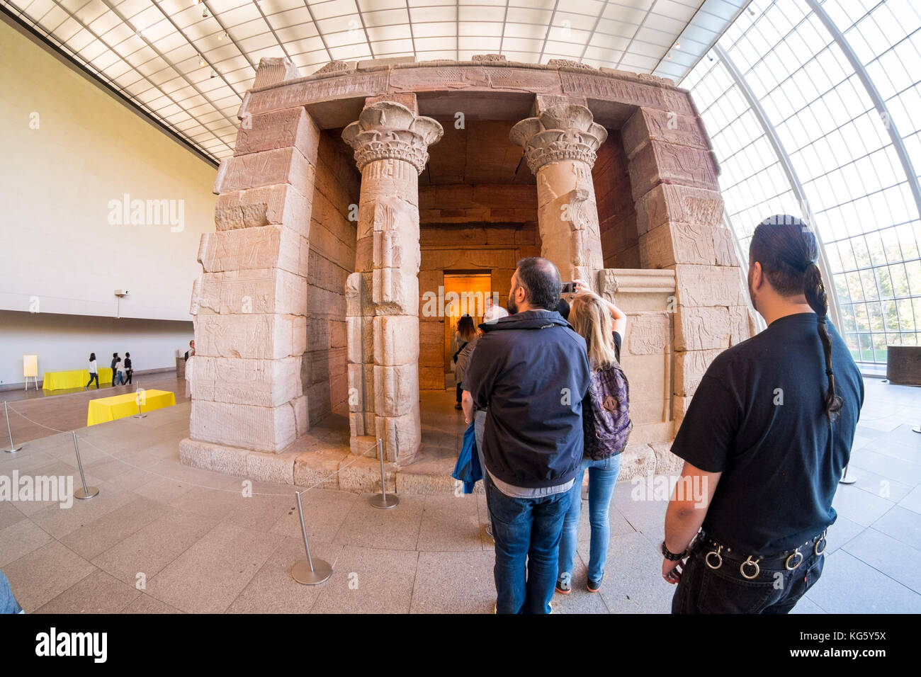 Egyptian temple of dendur metropolitan museum hires stock photography