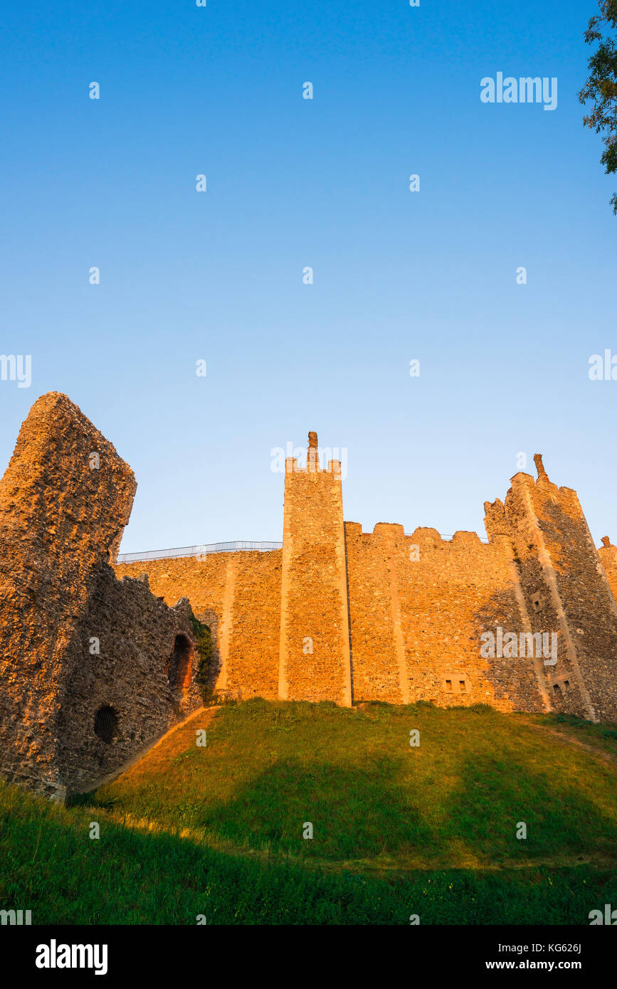 Framlingham Castle Suffolk, view at sunset of the great curtain wall of the 12th century castle in Framlingham, Suffolk, UK. Stock Photo