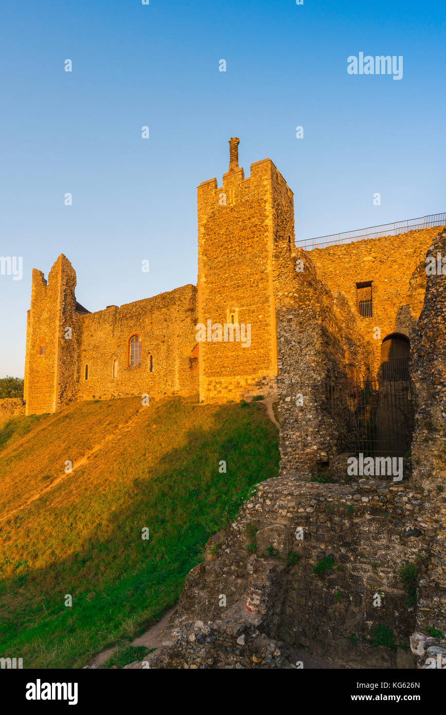 Framlingham Castle Suffolk, view at sunset of the outer wall of the 12th century castle in Framlingham, Suffolk, UK. Stock Photo