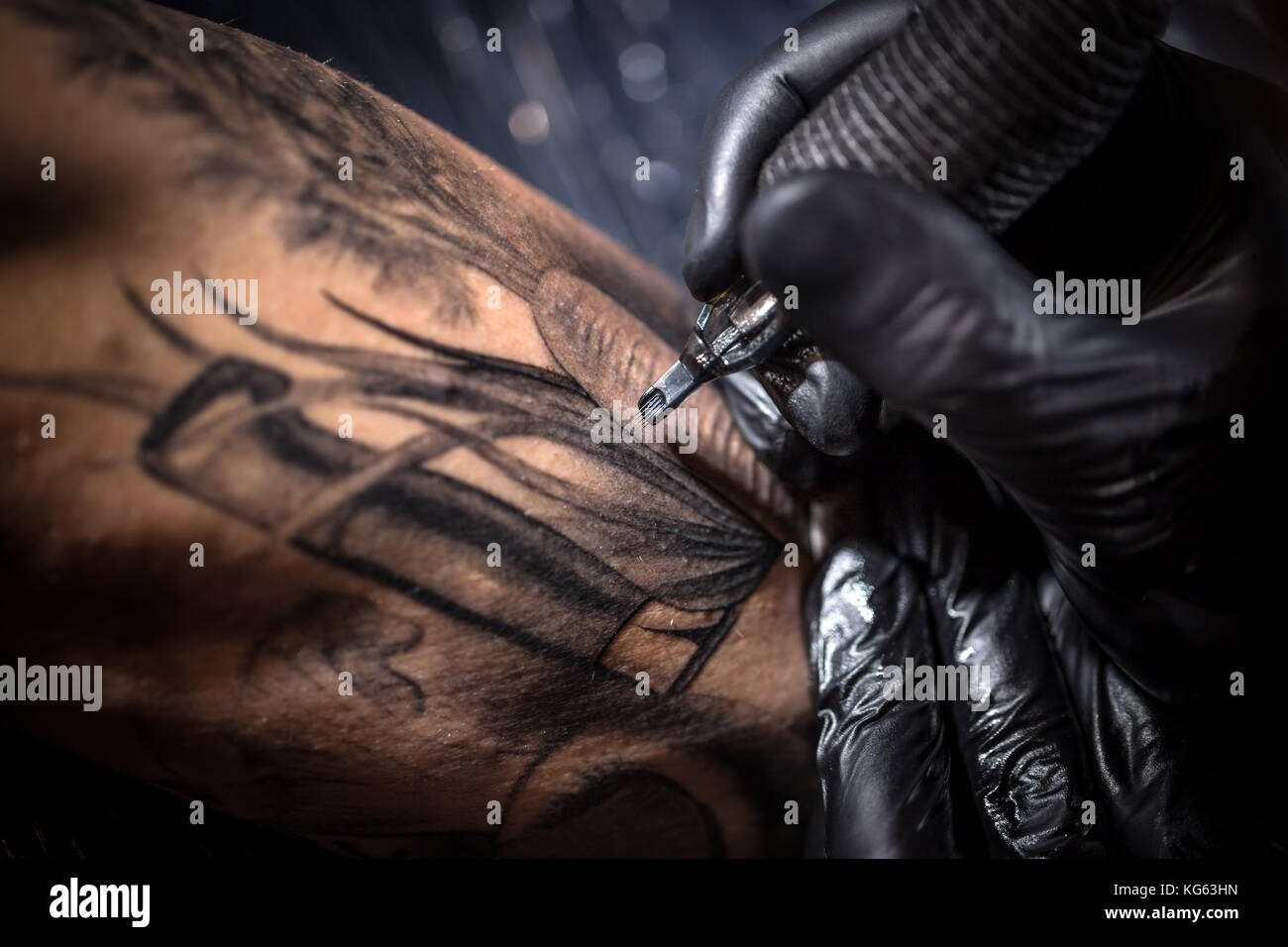 Tattoo master hires stock photography and images Alamy
