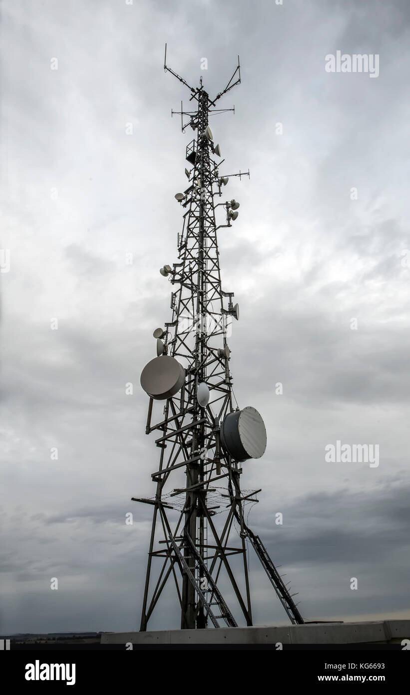 https://c8.alamy.com/comp/KG6693/radio-mobile-phone-antenna-with-microwave-dishes-KG6693.jpg