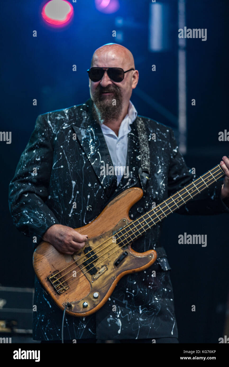 Gmt Perform Live Stock Photo Alamy