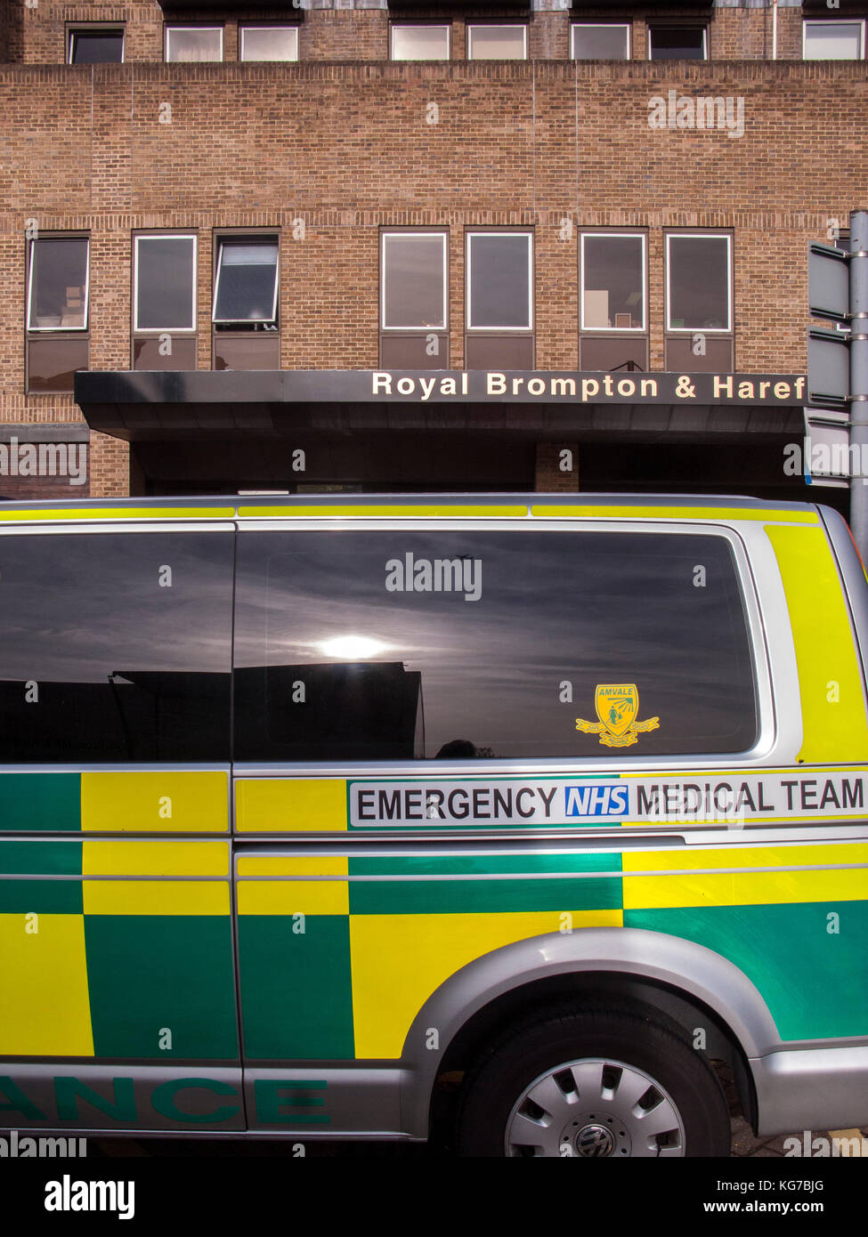 Royal Brompton Hospital with Emergency NHS Medical Team Vehicle, Chelsea, London Stock Photo