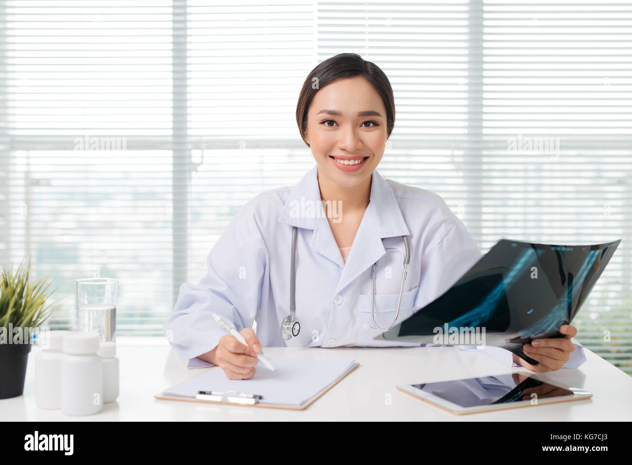 Asian female doctor hi-res stock photography and images - Alamy