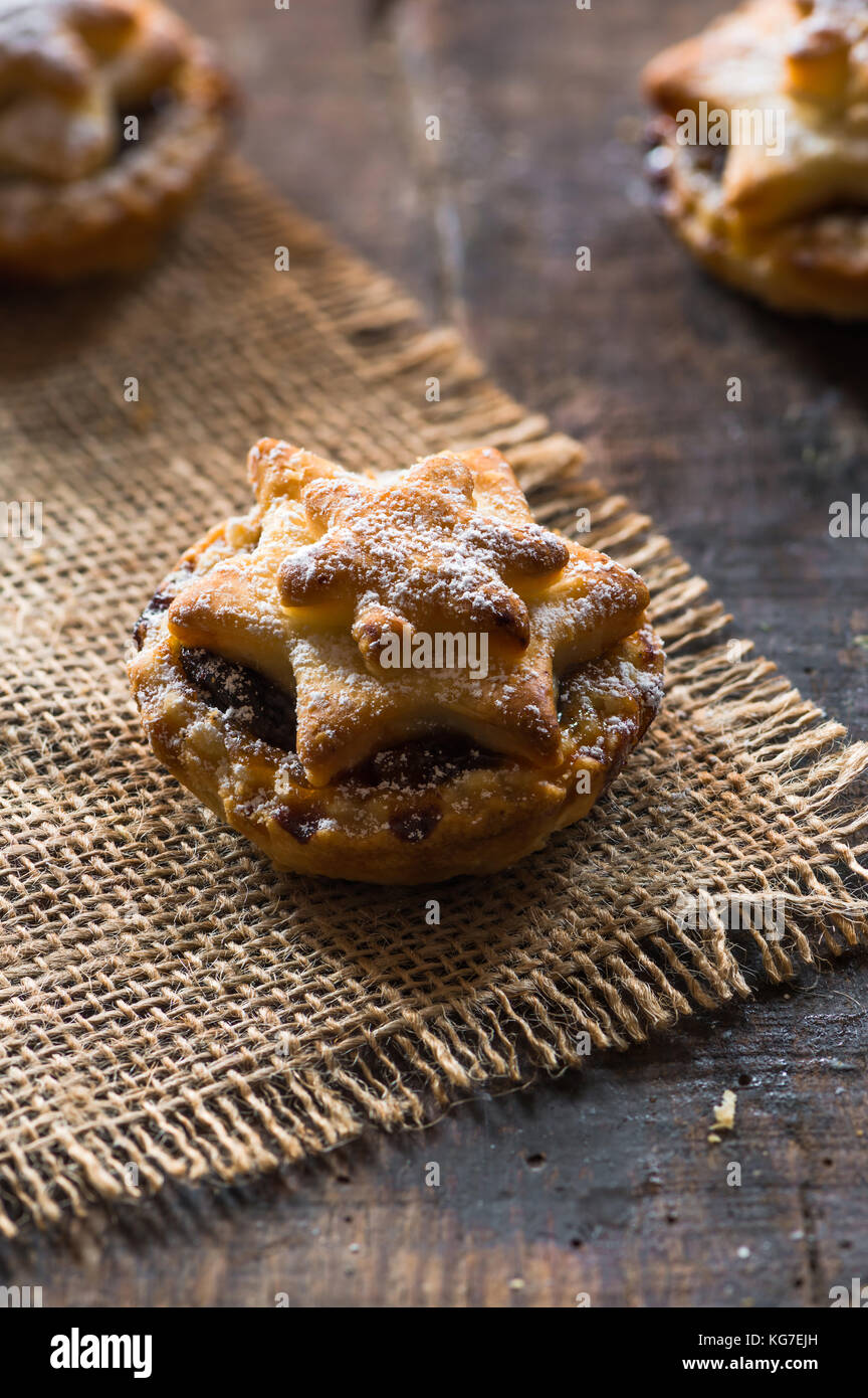 Traditional homemade mince pies. Christmas baking Stock Photo - Alamy