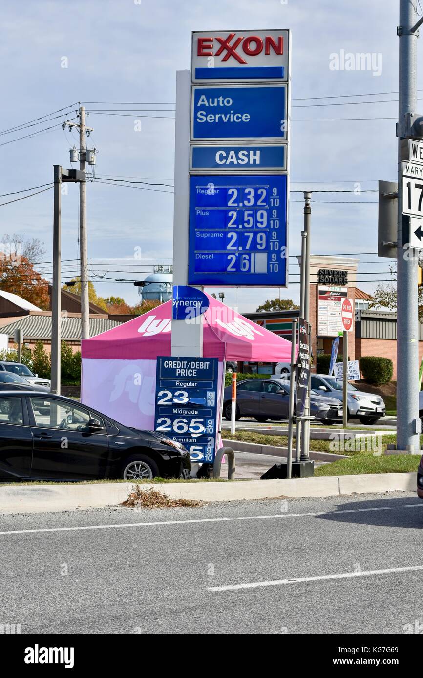 Exxon gas station with Lyft recruiting tent Stock Photo