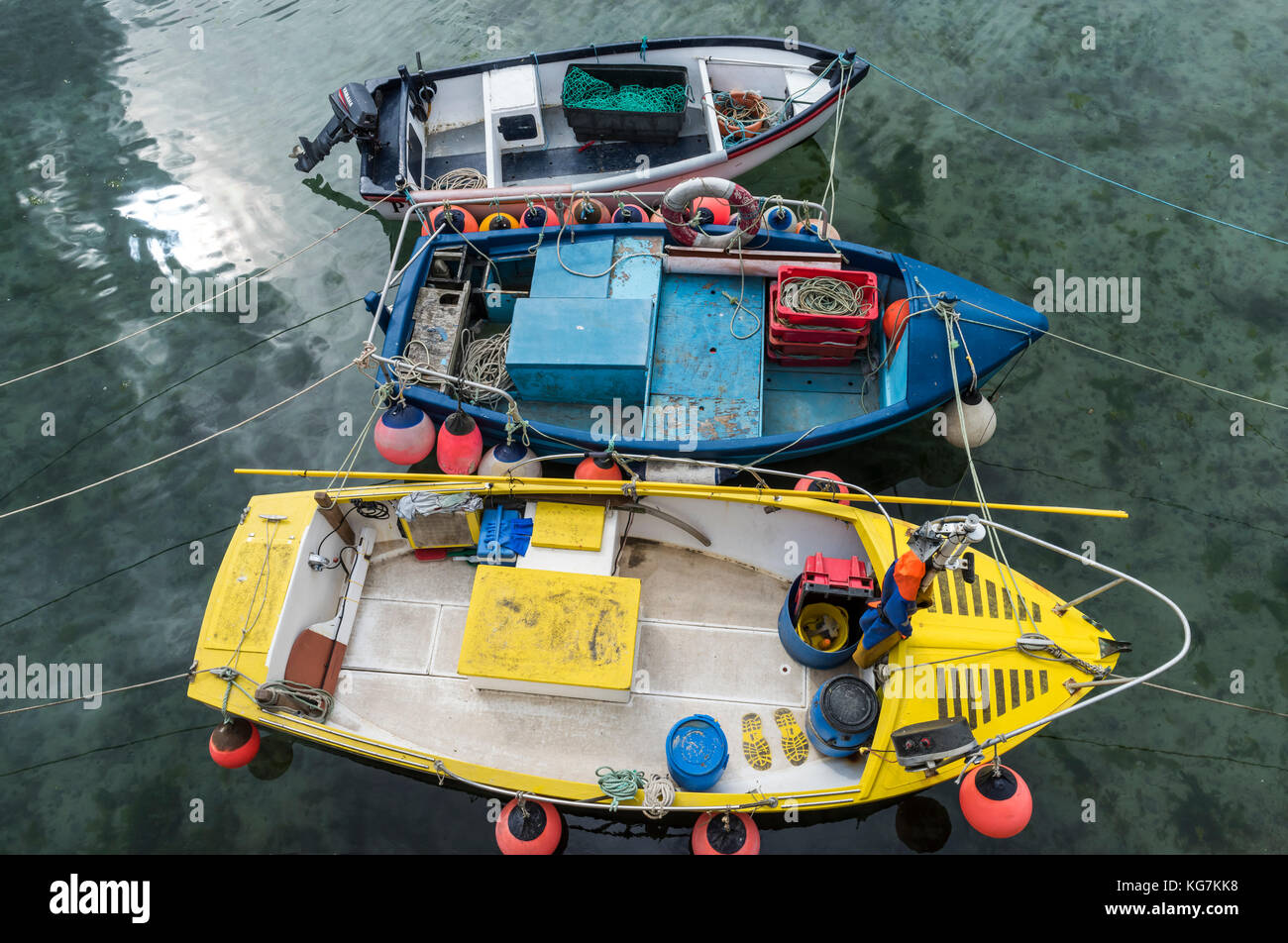 https://c8.alamy.com/comp/KG7KK8/mousehole-england-april-28-2017-three-fishing-boats-with-nets-boxes-KG7KK8.jpg