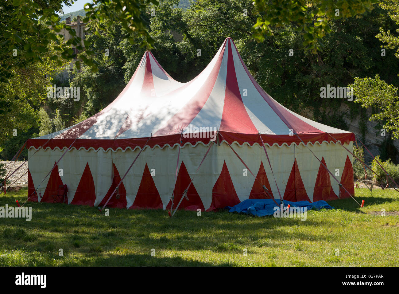 Atmosphera – Tente Circus Rouge – 100 X 100 X 135 Cm – Pour Enfant – Intérieur – Pliable Avec Sac De Transport