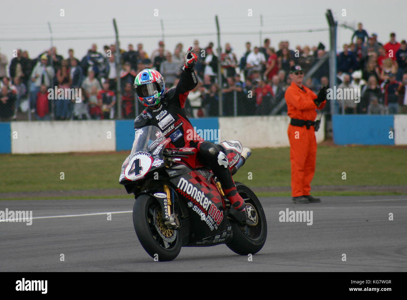 Motorcycle racer, Shane 'Shakey' Byrne, on track at Donington Park Stock Photo