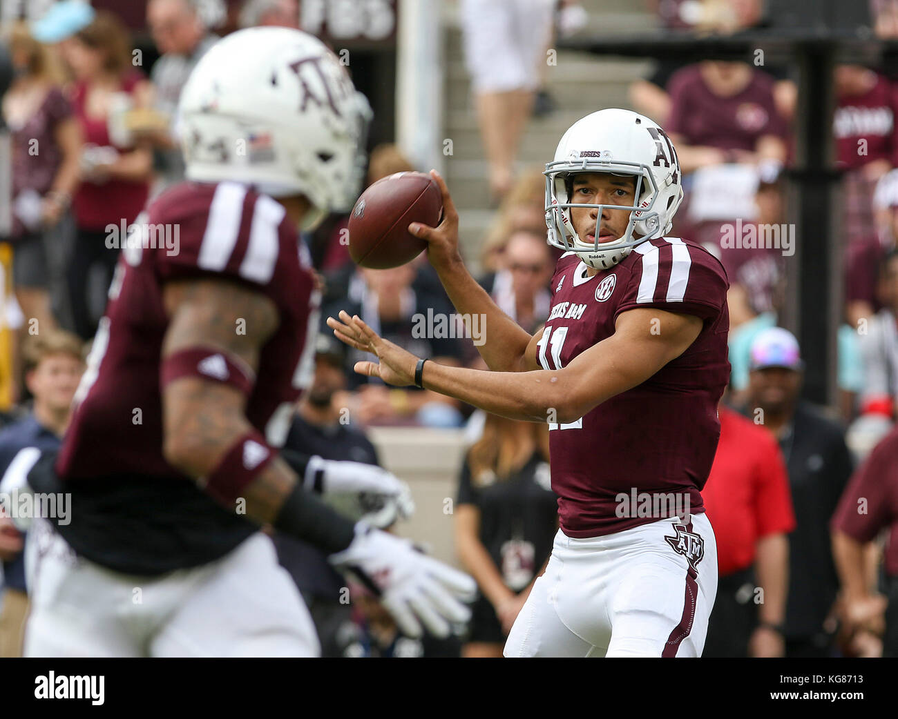 November 4, 2017: Texas A&M Aggies quarterback Kellen Mond (11) sets up to throw in the first quarter during the NCAA football game between the Auburn Tigers and the Texas A&M Aggies at Kyle Field in College Station, TX; John Glaser/CSM. Stock Photo