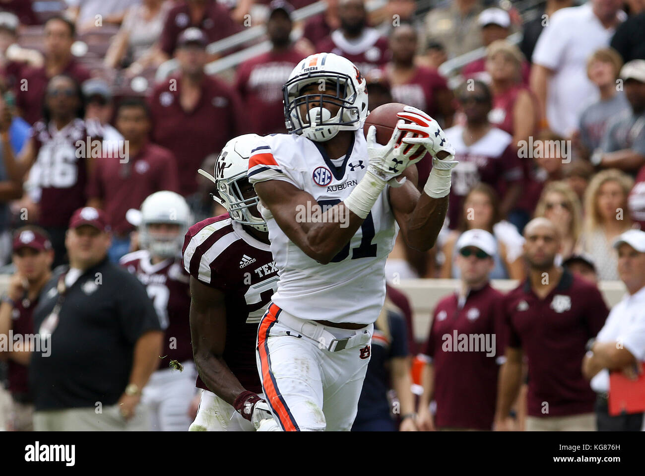 November 4, 2017: Auburn Tigers wide receiver Darius Slayton (81) catches a 53 yard touchdown pass in the second quarter during the NCAA football game between the Auburn Tigers and the Texas A&M Aggies at Kyle Field in College Station, TX; John Glaser/CSM. Stock Photo