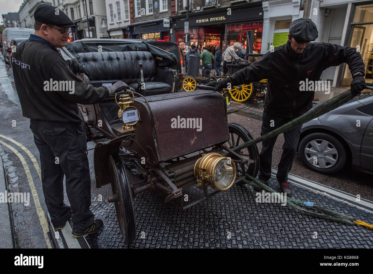 Old cars for sale hires stock photography and images Alamy