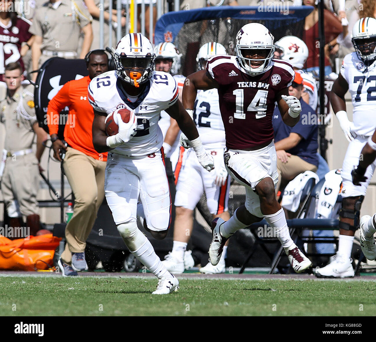 November 4, 2017: Auburn Tigers wide receiver Eli Stove (12) rushes for yards in the third quarter during the NCAA football game between the Auburn Tigers and the Texas A&M Aggies at Kyle Field in College Station, TX; John Glaser/CSM. Stock Photo