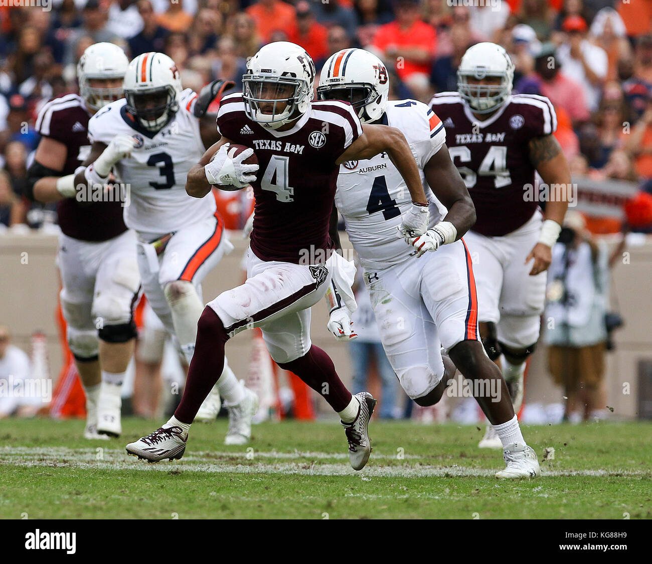 November 4, 2017: Texas A&M Aggies wide receiver Damion Ratley (4) runs for a 62 yard touchdown in the third quarter during the NCAA football game between the Auburn Tigers and the Texas A&M Aggies at Kyle Field in College Station, TX; John Glaser/CSM. Stock Photo