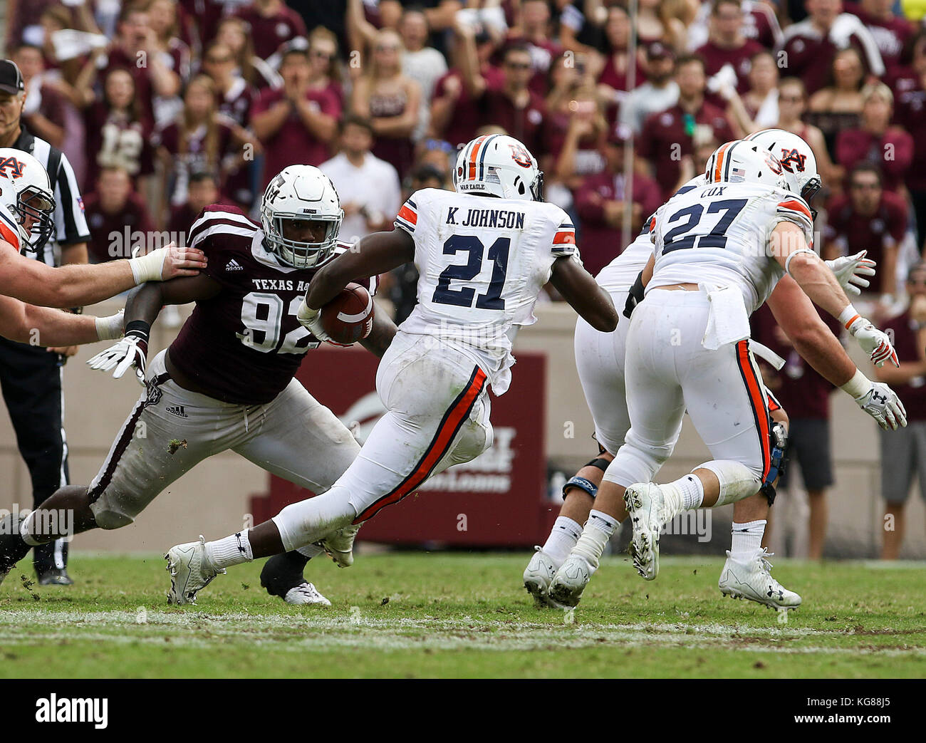 November 4, 2017: Auburn Tigers running back Kerryon Johnson (21) rushes for yards while being pursued by Texas A&M Aggies defensive lineman Zaycoven Henderson (92) in the third quarter during the NCAA football game between the Auburn Tigers and the Texas A&M Aggies at Kyle Field in College Station, TX; John Glaser/CSM. Stock Photo