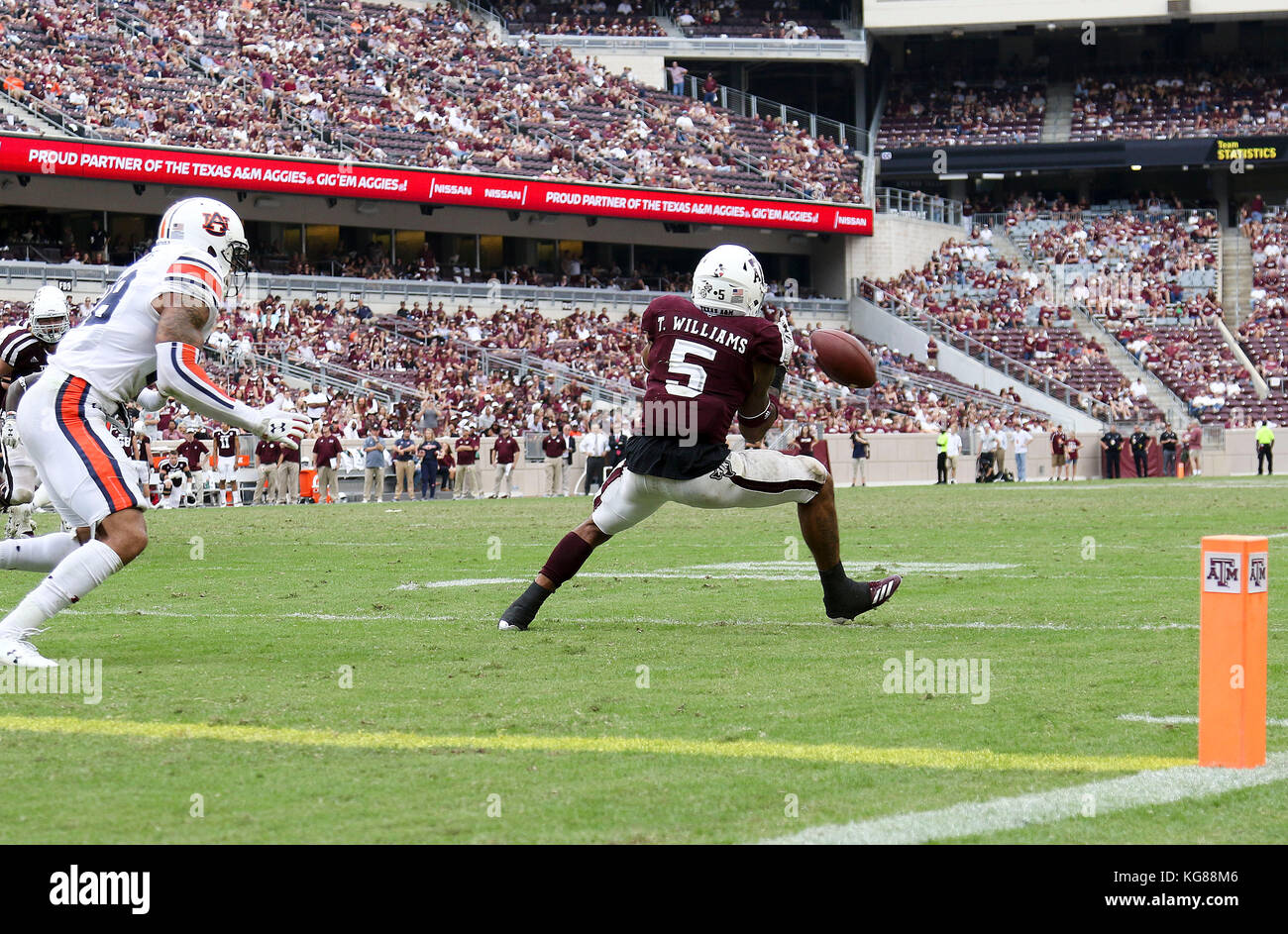 November 4, 2017: Texas A&M Aggies running back Trayveon Williams (5) fails to catch a pass in the fourth quarter during the NCAA football game between the Auburn Tigers and the Texas A&M Aggies at Kyle Field in College Station, TX; John Glaser/CSM. Stock Photo