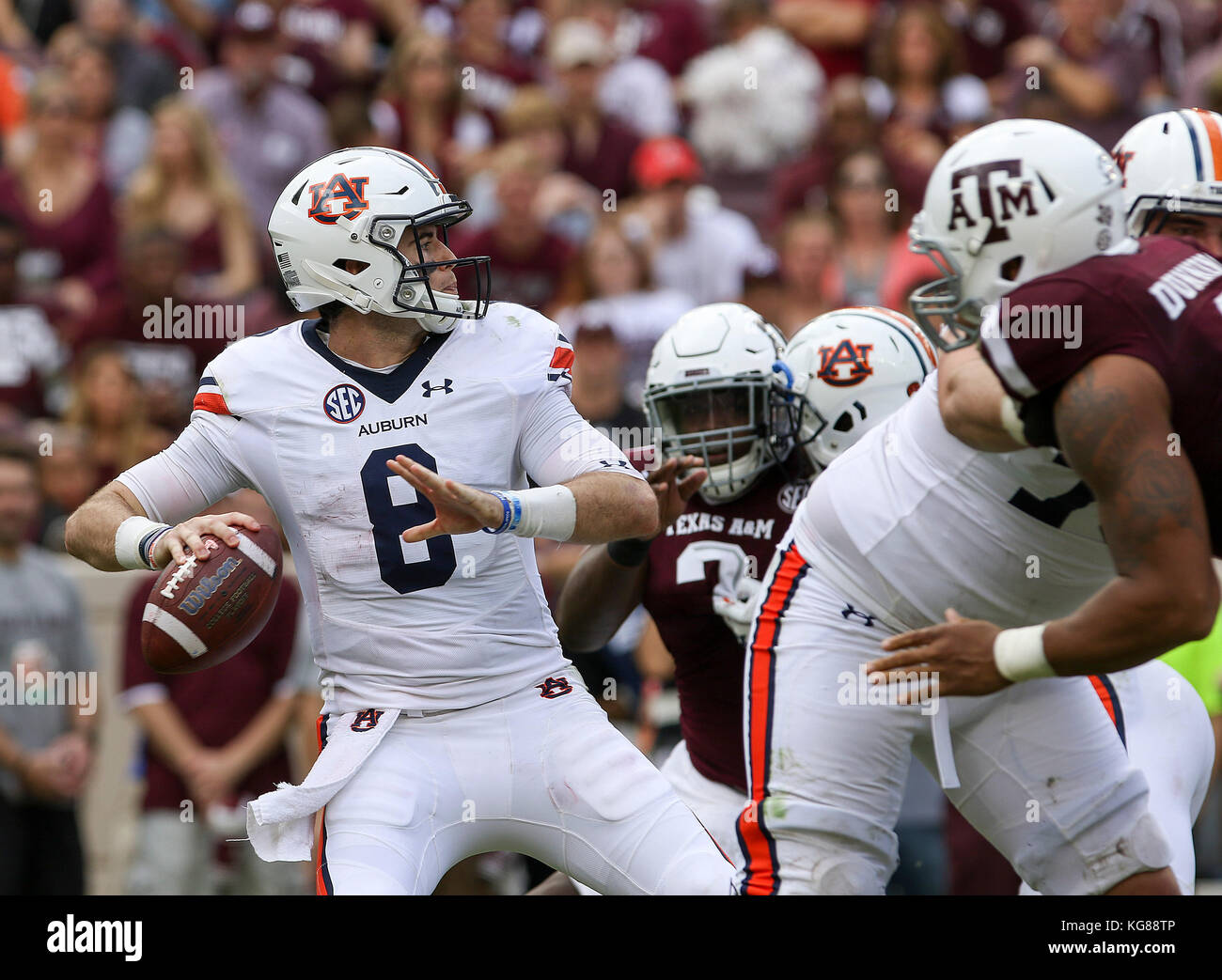 November 4, 2017: Auburn Tigers defensive back Carlton Davis (6) drops back to pass in the second quarter during the NCAA football game between the Auburn Tigers and the Texas A&M Aggies at Kyle Field in College Station, TX; John Glaser/CSM. Stock Photo