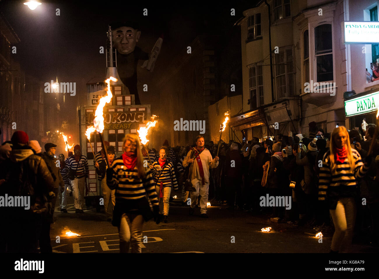 Guy fawkes effigy on fire lewes hi-res stock photography and images - Alamy