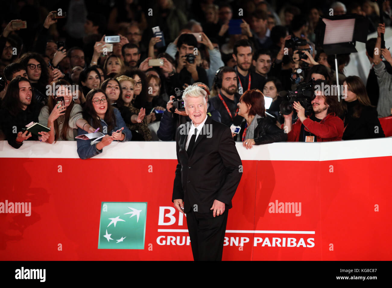 Rome, Italy. 04th Nov, 2017.  David Lynch with fans while walking on the red carpet during the 12th Rome Film Festival at the Parco Della Musica Auditorium on November 4, 2017 in Rome, Italy. Credit: Polifoto/Alamy Live News Stock Photo