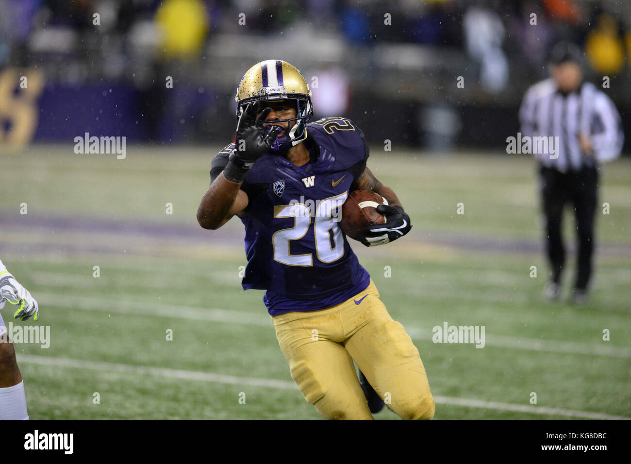 Seattle, WA, USA. 4th Nov, 2017. UW tailback Salvon Ahmed (26) in action during a PAC12 football game between the Oregon Ducks and the Washington Huskies. The game was played at Husky Stadium on the University of Washington campus in Seattle, WA. Jeff Halstead/CSM/Alamy Live News Stock Photo