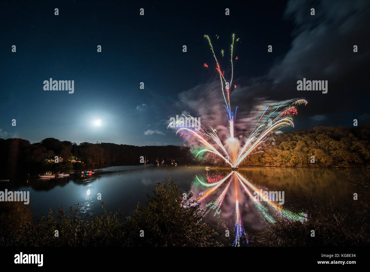 Malpas, Truro, United Kingdom, 4, November, 2017, Heron Inn annual charity fireworks the weather didnt get dampened by the weather and last night atracted thousands of people to see the specticle over The River Fal Â© Adam Sprague / Alamy News Stock Photo