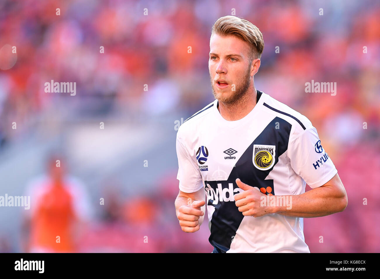 Brisbane, QUEENSLAND, AUSTRALIA. 5th Nov, 2017. Andrew Hoole of the Mariners (#7) looks on during the round five Hyundai A-League match between the Brisbane Roar and the Central Coast Mariners at Suncorp Stadium on November 5, 2017 in Brisbane, Australia. Credit: Albert Perez/ZUMA Wire/Alamy Live News Stock Photo
