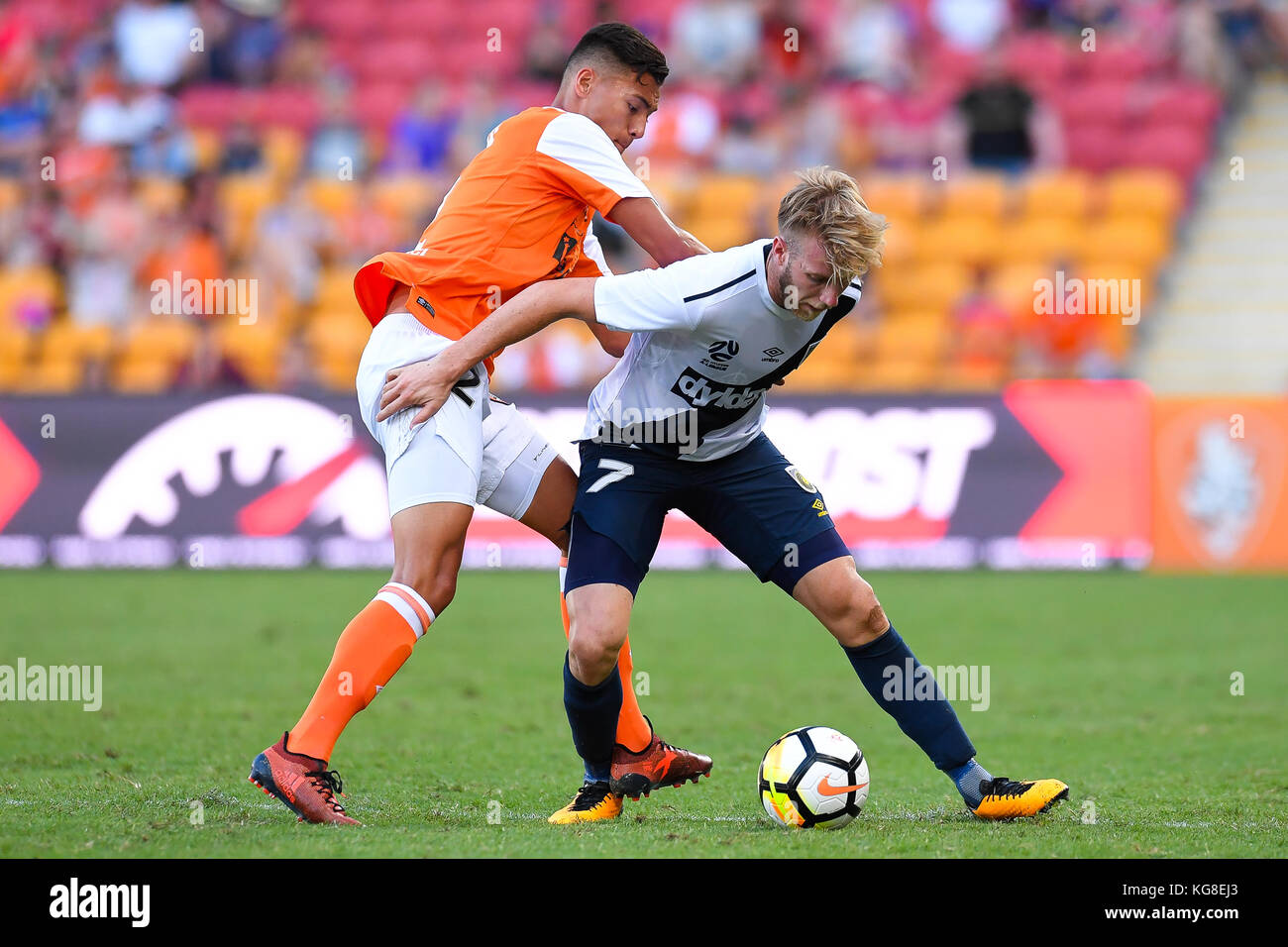 Brisbane, QUEENSLAND, AUSTRALIA. 5th Nov, 2017. Andrew Hoole of the Mariners (#7, right) and Dane Ingham of the Roar (#2) compete for the ball during the round five Hyundai A-League match between the Brisbane Roar and the Central Coast Mariners at Suncorp Stadium on November 5, 2017 in Brisbane, Australia. Credit: Albert Perez/ZUMA Wire/Alamy Live News Stock Photo