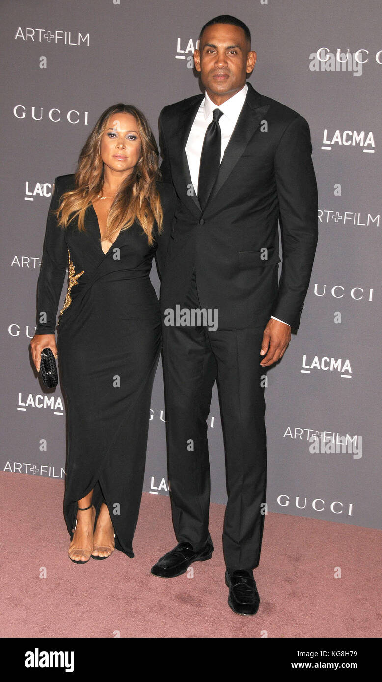 Los Angeles, California, USA. 4th Nov, 2017. November 4th 2017 - Los Angeles, California USA - Singer TAMIA, Sports Personality GRANT HILL at the 2017 LACMA ART   FILM GALA Honoring MARK BRADFORD and GEORGE LUCAS Presented by Gucci held at the Los Angeles County Museum of Art (LACMA) Los Angeles CA. Credit: Paul Fenton/ZUMA Wire/Alamy Live News Stock Photo