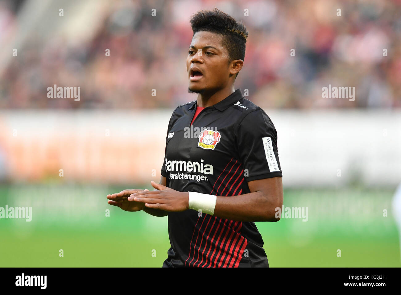 Leon Patrick Bailey Bayer Leverkusen Gesture Schreit Aktion Stock Photo Alamy