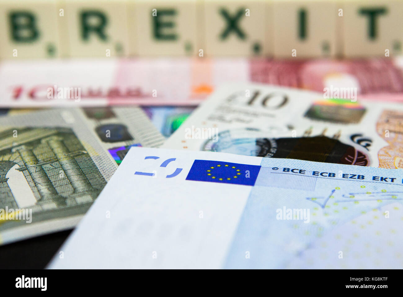 Euros and british pounds notes hi-res stock photography and images - Alamy