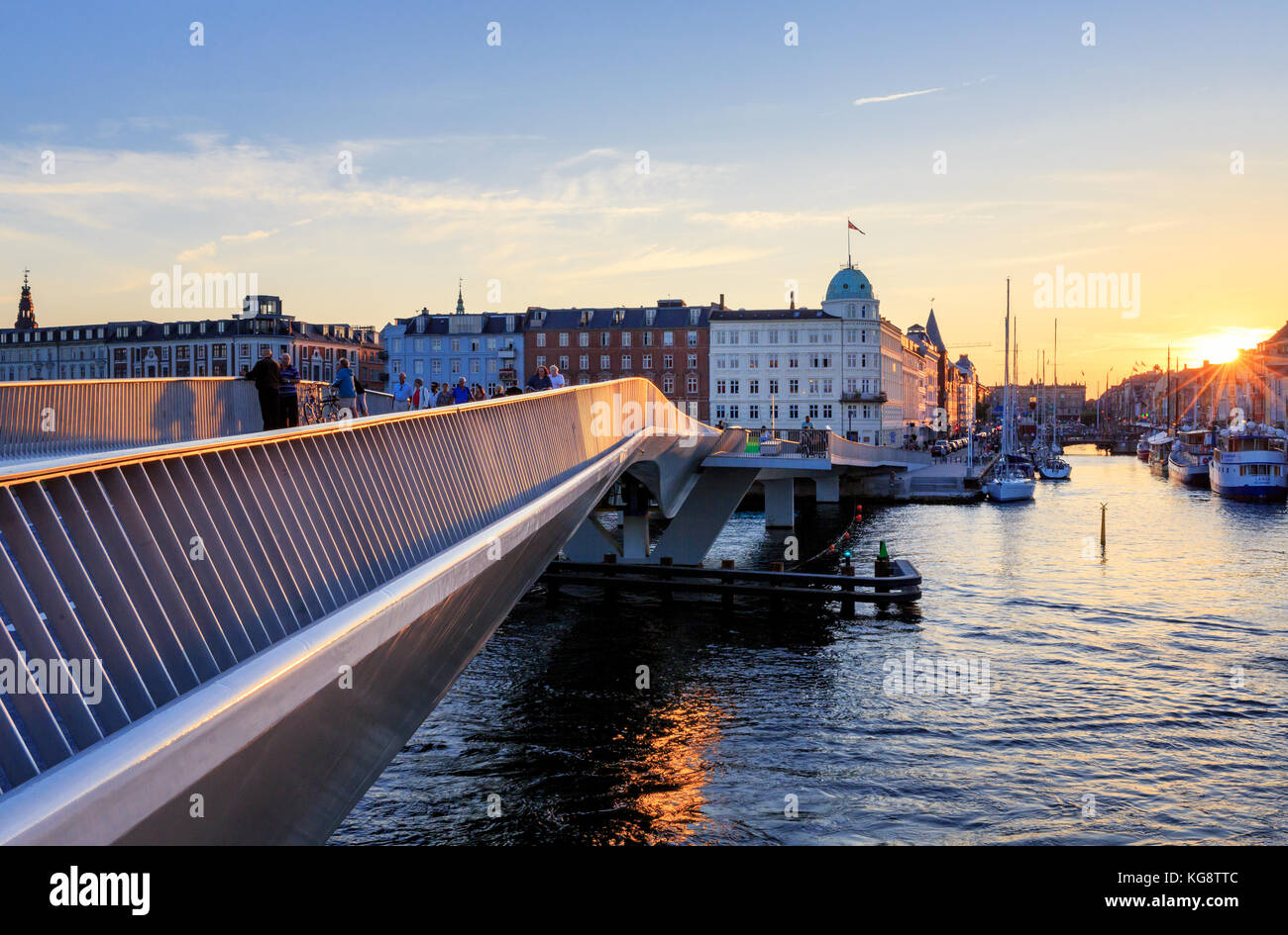 Inderhavnsbroen -  the Inner Harbour pedestrian and cyclist bridge connecting Nyhavn and Christianshavn, Copenhagen, Denmark Stock Photo