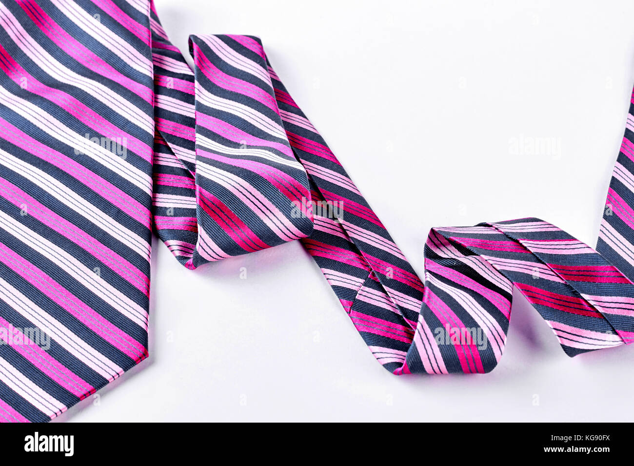 necktie color for white long sleeves