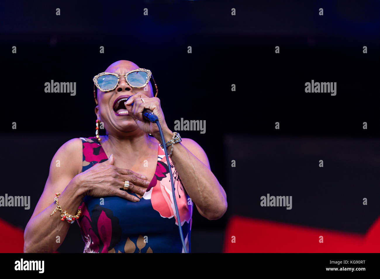 DEE DEE BRIDGEWATER sings with her new band MEMPHIS MONTEREY JAZZ FESTIVAL, CALIFORNIA Stock